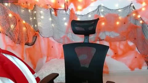 Snapshot of alessandralb chatting on 10-01-25, 10:21 Alessandra Leblanc online show from 10-01-25, 10:21