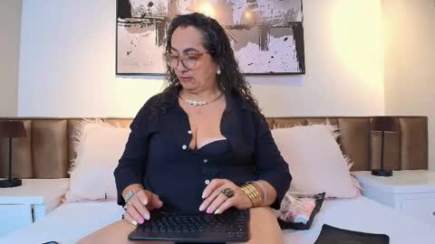Snapshot of alessandraleroy chatting on 06-03-26, 11:57 Alessandra online show from 06-03-26, 11:57