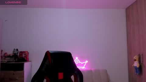 AlessandraMoreli Its my birthday online show from 04-25-26, 12:46