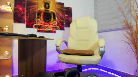 Snapshot of alessandro__wye chatting on 12-18-24, 09:04 ALESSANDRO  WYE online show from 12-18-24, 09:04