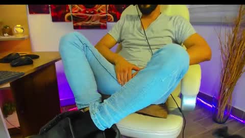 Snapshot of alessandro__wye chatting on 01-12-25, 12:23 ALESSANDRO  WYE online show from 01-12-25, 12:23