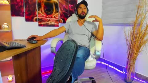 Snapshot of alessandro__wye chatting on 01-14-25, 05:08 ALESSANDRO  WYE online show from 01-14-25, 05:08