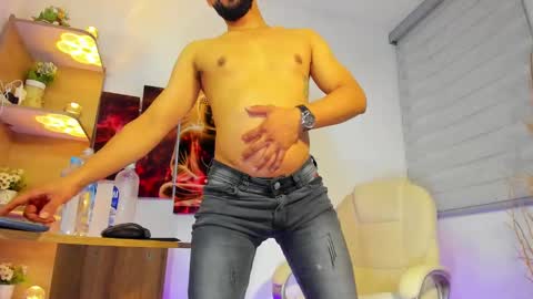 Snapshot of alessandro__wye chatting on 01-25-25, 07:49 ALESSANDRO  WYE online show from 01-25-25, 07:49