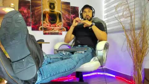 Snapshot of alessandro__wye chatting on 02-04-25, 02:10 ALESSANDRO  WYE online show from 02-04-25, 02:10
