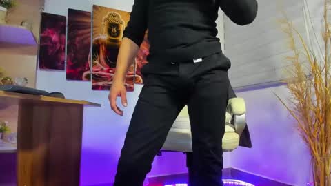 Snapshot of alessandro__wye chatting on 02-16-25, 04:42 ALESSANDRO  WYE online show from 02-16-25, 04:42