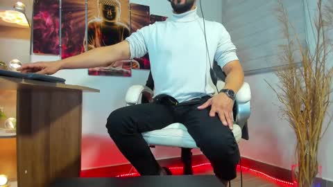 Snapshot of alessandro__wye chatting on 02-17-25, 11:02 ALESSANDRO  WYE online show from 02-17-25, 11:02
