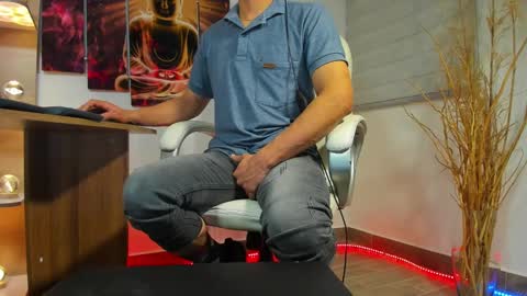 Snapshot of alessandro__wye chatting on 02-18-25, 11:11 ALESSANDRO  WYE online show from 02-18-25, 11:11