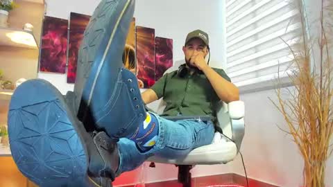 Snapshot of alessandro__wye chatting on 02-19-25, 02:01 ALESSANDRO  WYE online show from 02-19-25, 02:01