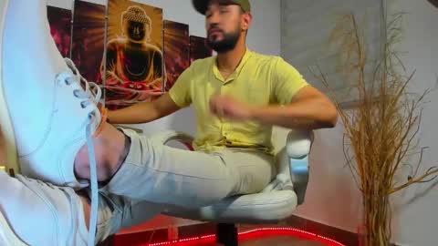 Snapshot of alessandro__wye chatting on 02-22-25, 03:23 ALESSANDRO  WYE online show from 02-22-25, 03:23