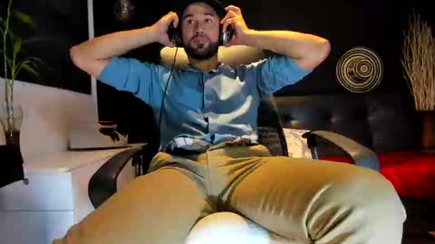 Snapshot of alessandro__wye chatting on 10-11-25, 06:45 ALESSANDRO  WYE online show from 10-11-25, 06:45