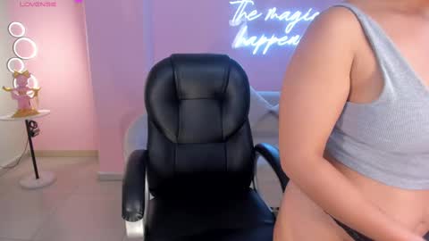 Snapshot of alessaromero chatting on 02-26-25, 08:33 ALESSA ROMERO  online show from 02-26-25, 08:33