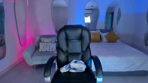 ALESSA ROMERO  online show from 12-22-25, 07:44