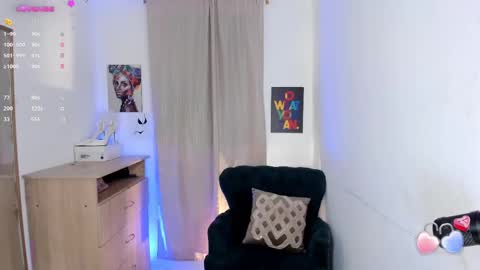 Snapshot of alessia_anderson07 chatting on 02-18-25, 02:05 Yy  online show from 02-18-25, 02:05