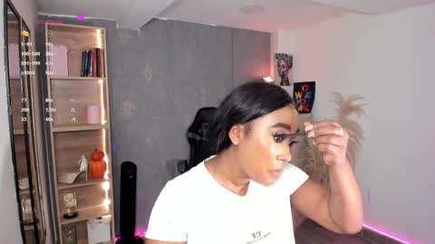 Snapshot of alessia_anderson07 chatting on 10-28-25, 09:50 Yy  online show from 10-28-25, 09:50