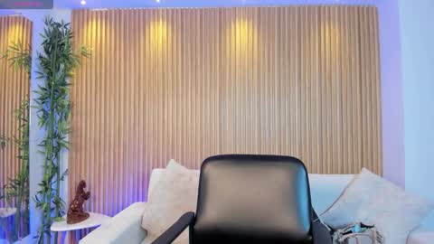 Alessia  Everyday From 0530 to 1430 Col Time online show from 11-11-25, 12:05