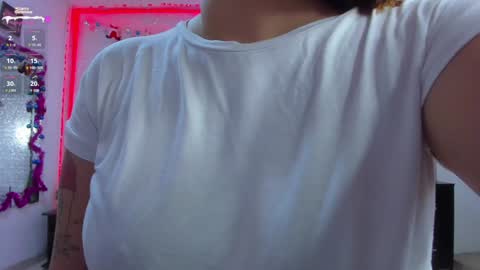 Snapshot of alessiadouce chatting on 12-29-24, 01:06 Alessia online show from 12-29-24, 01:06