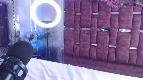 Snapshot of alessiadouce chatting on 01-29-25, 08:46 Alessia online show from 01-29-25, 08:46