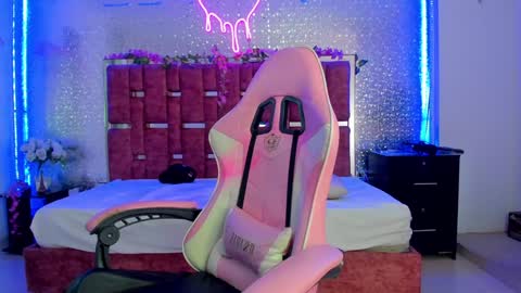 Snapshot of alessiadouce chatting on 02-05-25, 08:35 Alessia online show from 02-05-25, 08:35