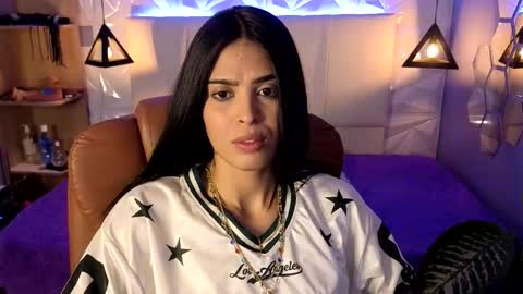 Snapshot of alessiaval chatting on 12-18-25, 05:30 Valery online show from 12-18-25, 05:30