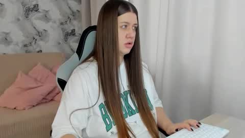 Aletta Oushen online show from 10-06-25, 10:56