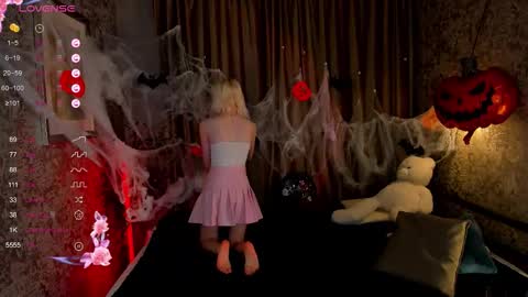 Lola online show from 10-22-25, 02:50