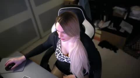 Leyla Leg online show from 04-11-26, 07:29