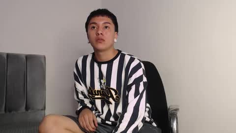 Snapshot of alex__lover chatting on 11-11-25, 02:22 Owen online show from 11-11-25, 02:22