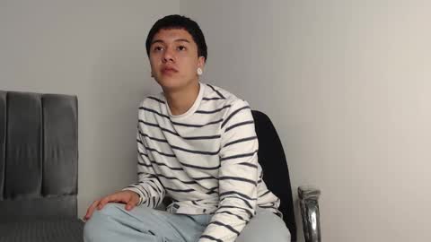 Snapshot of alex__lover chatting on 11-18-25, 01:44 Owen online show from 11-18-25, 01:44