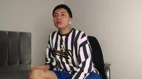 Snapshot of alex__lover chatting on 11-29-25, 02:36 Owen online show from 11-29-25, 02:36