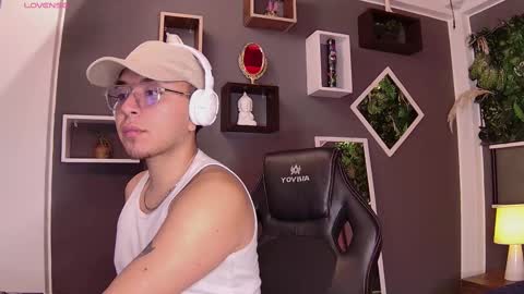 Snapshot of alex__montesco chatting on 03-10-25, 01:10 Alex online show from 03-10-25, 01:10