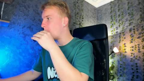 Snapshot of alex__sweet chatting on 10-03-25, 09:17 your Alex online show from 10-03-25, 09:17