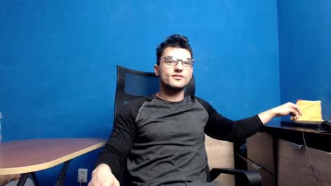 Snapshot of alex_blu chatting on 12-02-24, 07:25 Alex online show from 12-02-24, 07:25