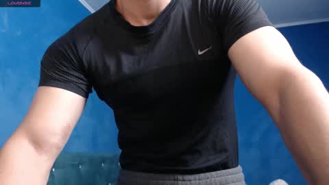 Snapshot of alex_blu chatting on 10-09-25, 08:34 Alex online show from 10-09-25, 08:34