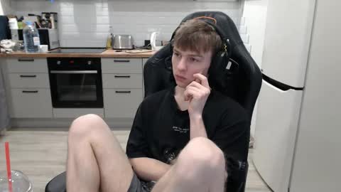 Snapshot of alex_gotcha chatting on 02-09-25, 04:40 Alex online show from 02-09-25, 04:40