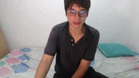 Snapshot of alex_laurentt chatting on 05-21-26, 04:14 Alex Laurentt online show from 05-21-26, 04:14