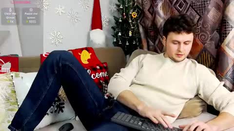 Snapshot of alex_onelove chatting on 12-14-24, 03:47 Alex online show from 12-14-24, 03:47