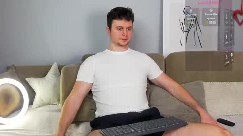 Snapshot of alex_onelove chatting on 03-04-25, 09:18 Alex online show from 03-04-25, 09:18