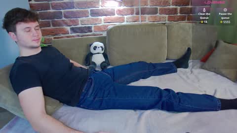 Snapshot of alex_onelove chatting on 12-05-25, 05:49 Alex online show from 12-05-25, 05:49