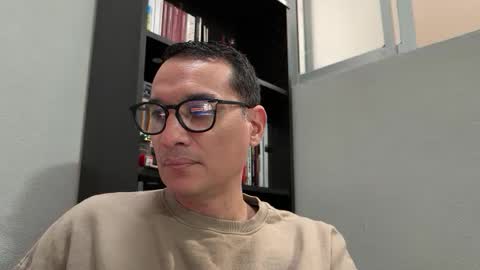 Snapshot of alex_ruiz_ chatting on 06-16-26, 10:23 Alex online show from 06-16-26, 10:23