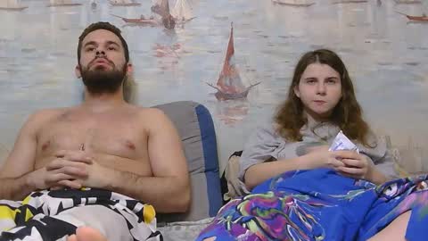 Alex and Sarah online show from 12-16-25, 07:41