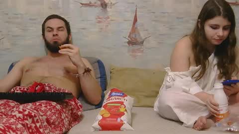 Alex and Sarah online show from 03-21-26, 07:06