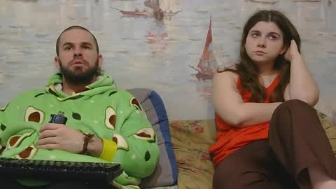 Alex and Sarah online show from 04-12-26, 10:37