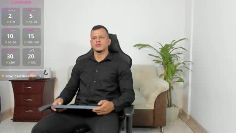 Snapshot of alex_tower chatting on 11-02-25, 06:43 Alex Towers online show from 11-02-25, 06:43