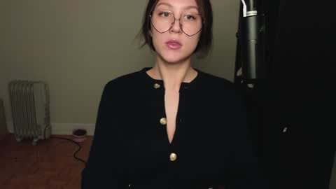 dont be afraid to click social media link its  working  just click on that  online show from 12-28-24, 11:48