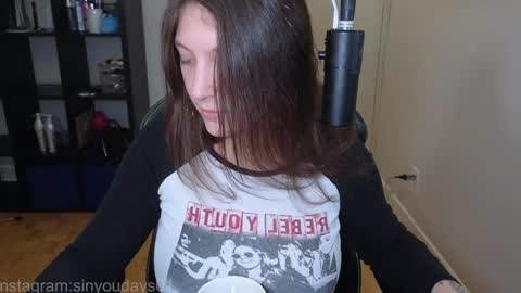 dont be afraid to click social media link its  working  just click on that  online show from 11-13-25, 11:58