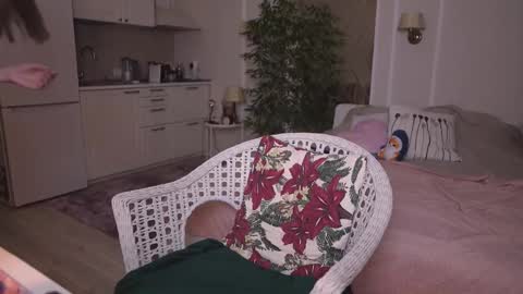 Snapshot of alexa_feels chatting on 10-19-25, 03:23 Little Duck homie online show from 10-19-25, 03:23