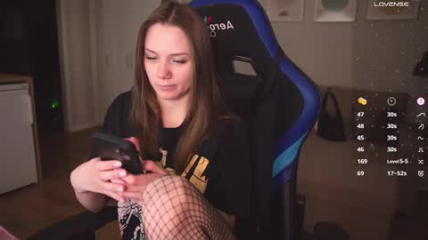 Snapshot of alexa_feels chatting on 02-19-26, 04:58 Little Duck homie online show from 02-19-26, 04:58