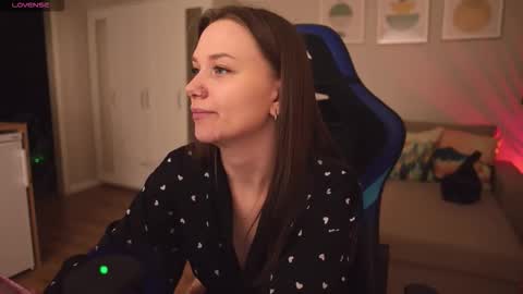 Snapshot of alexa_feels chatting on 02-27-26, 04:29 Little Duck homie online show from 02-27-26, 04:29