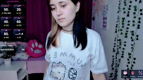 Snapshot of alexa_lexi chatting on 05-19-26, 10:43 alexa_lexi online show from 05-19-26, 10:43