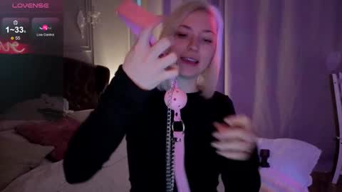 Snapshot of alexa_novak chatting on 09-10-25, 01:49 Alexa online show from 09-10-25, 01:49